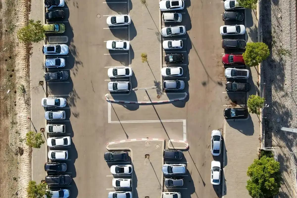Parking extérieur proche de l'aéroport Orly, alternative aux parkings ADP