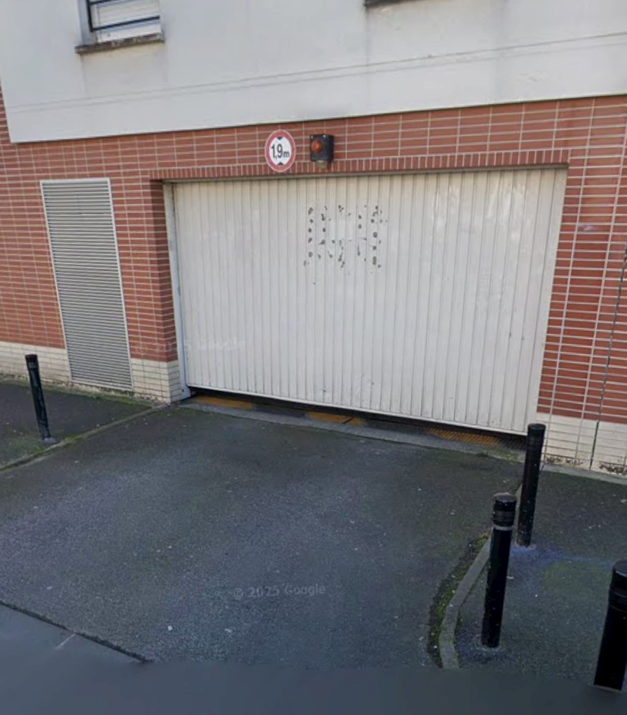 Parking MJ VOITURIER - Photo 1