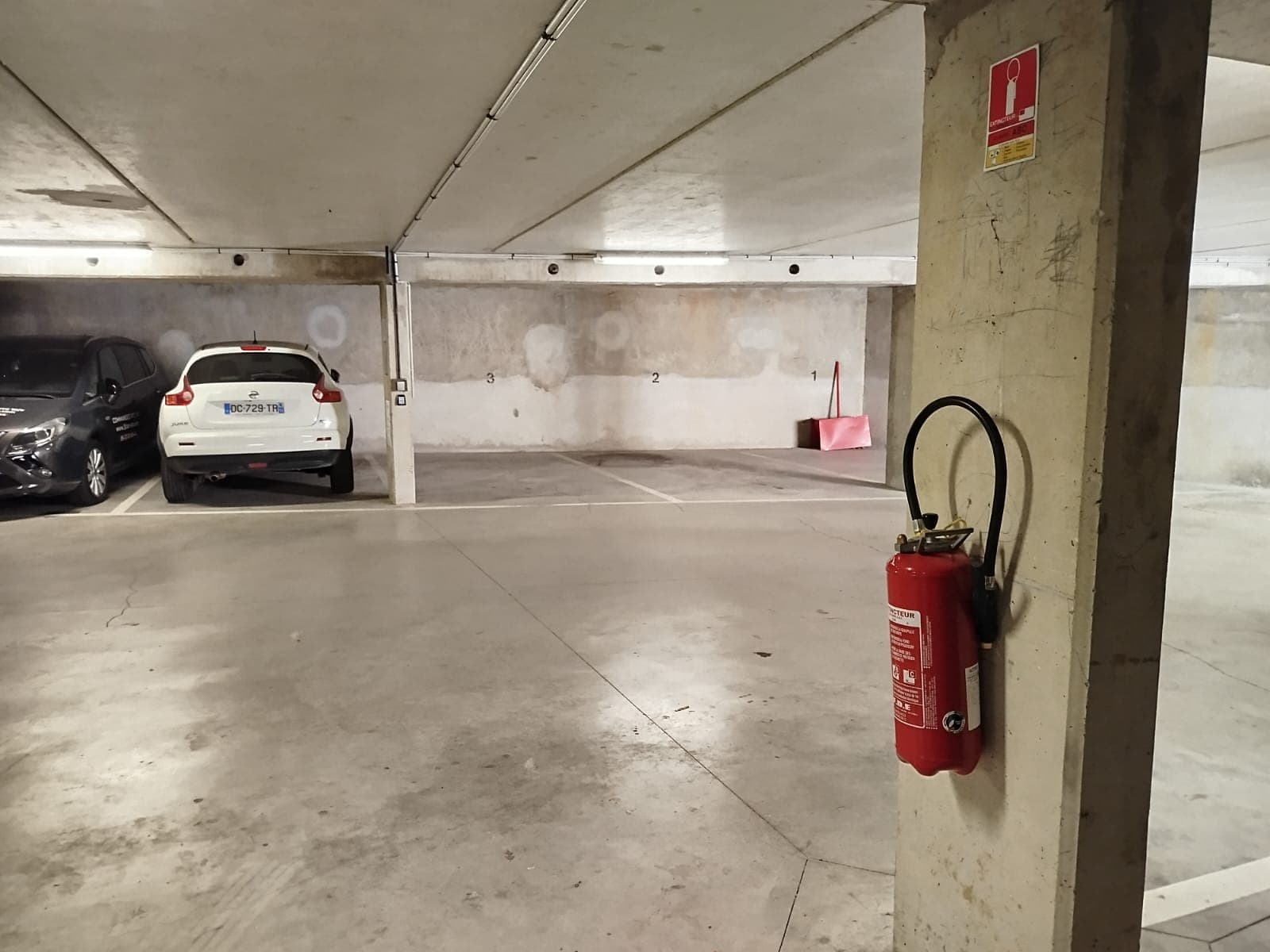 Parking PARK & VALET - Photo 3