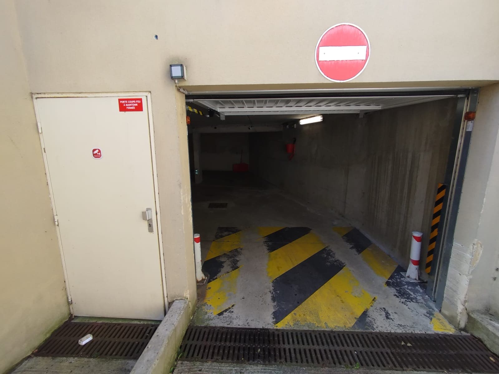 Parking PARK & VALET - Photo 5